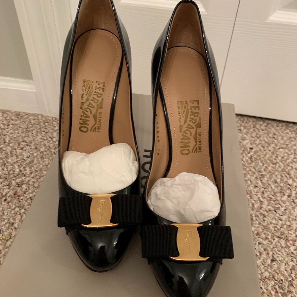 New Auth Ferragamo vera black patent heels 7.5B